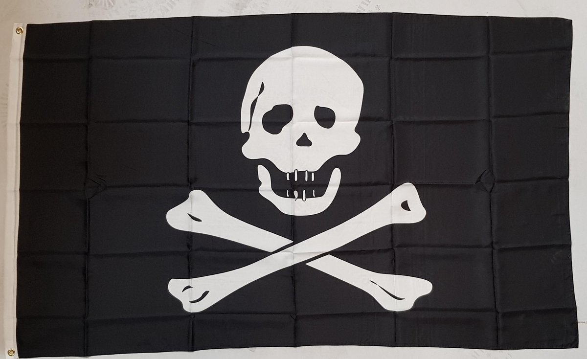 Piratenvlag  , afmeting 90 x 150cm, met ringen voor bevestiging aan één zijde.