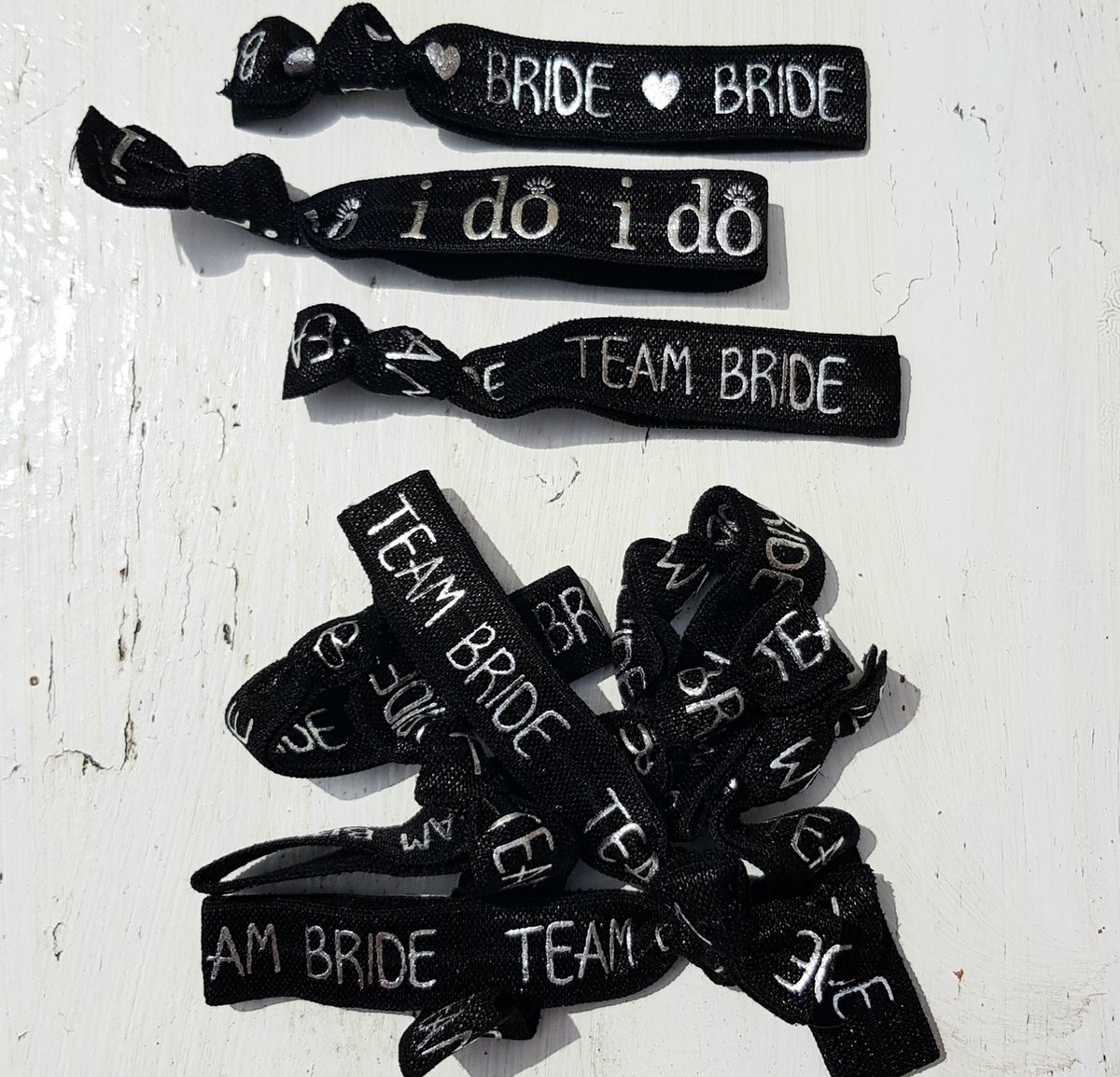 10-delige elastische armbanden set I Do, Bride en Team Bride zwart met zilver - vrijgezellenfeest - vrijgezellenavond - party - armband - bride - team bride - i do