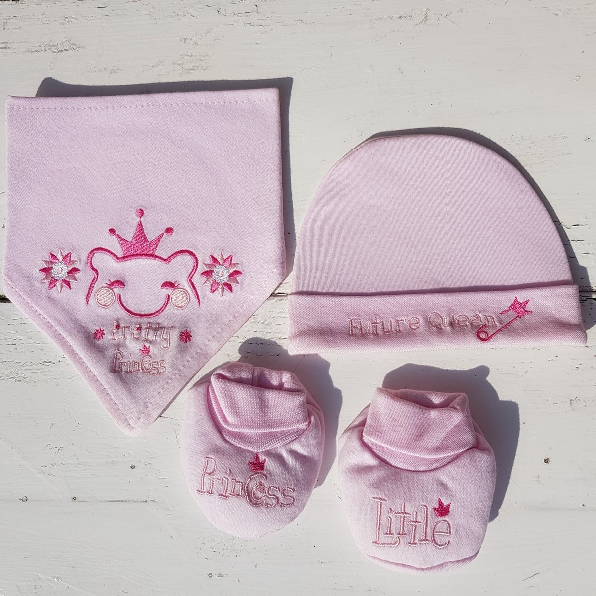 3-delige Baby set Little Prince roze met slab, slofjes en mutsje - kraamcadeau - zwanger - geboorte - babyshower - genderreveal - slofjes - slab