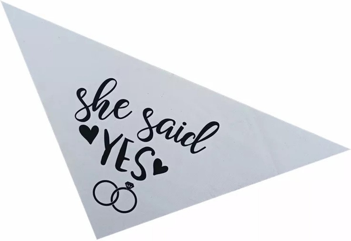 Honden bandana wit met in zwart de tekst She Said Yes - hond - bandana - trouwen - aanzoek - huwelijksaanzoek - valentijn