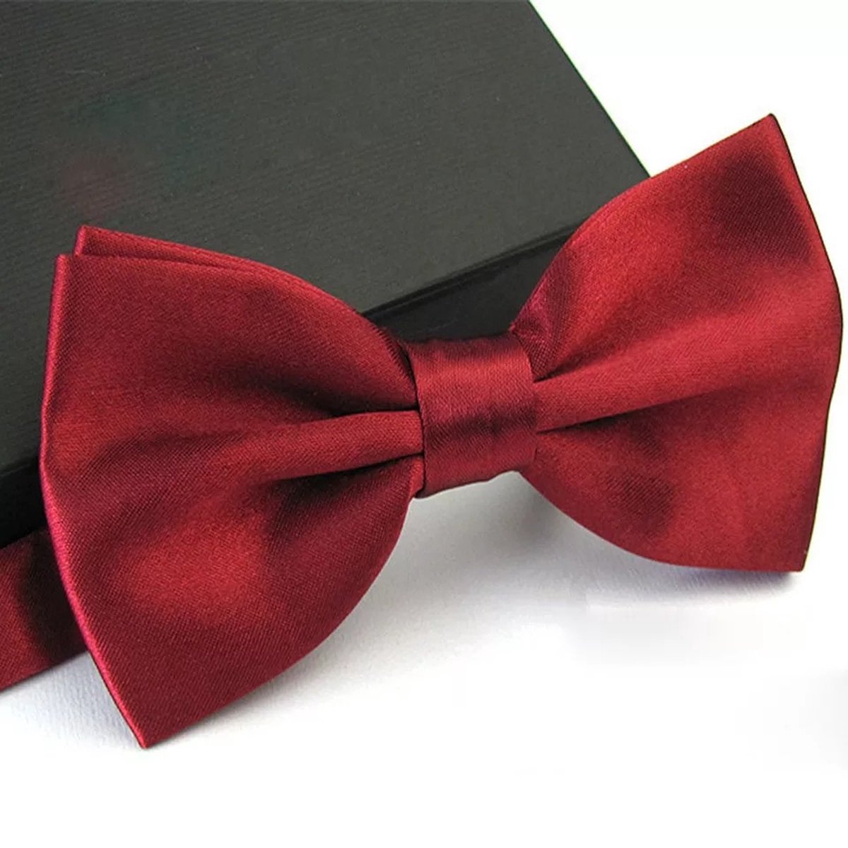 Hondenstrikje met verstelbare sluiting bordeaux rood - rood - hondenartikelen - bowtie - strik