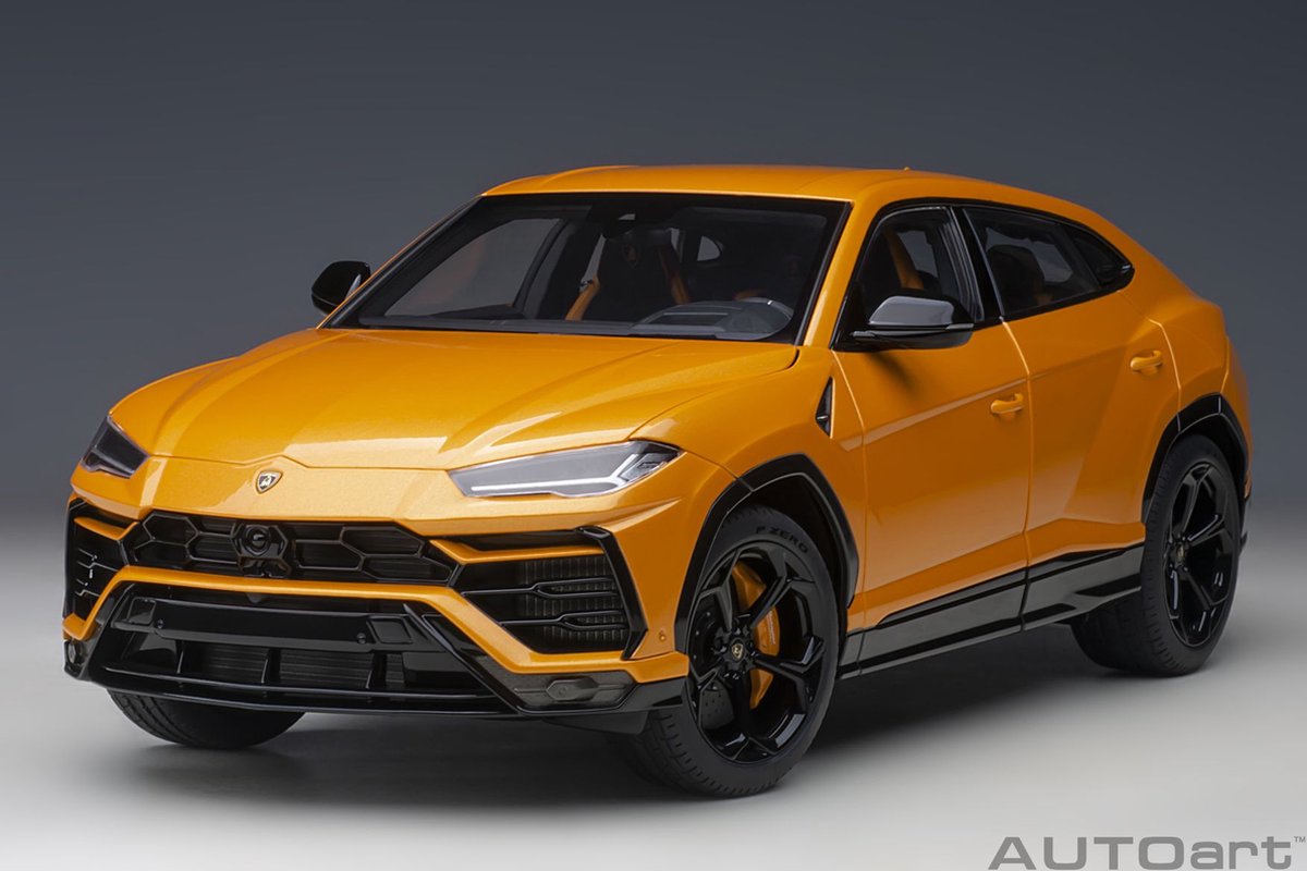 AUTOart 1/18 Lamborghini Urus, Arancio Borealis