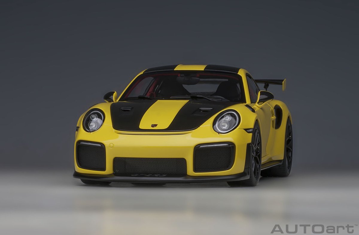 AUTOart 1/18 Porsche 911 (991.2) GT2 RS Weissach Package, Racing Yellow