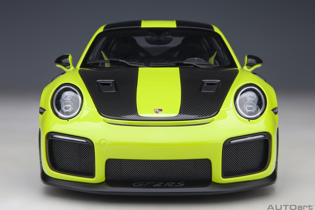 AUTOart 1/18 Porsche 991.2 GT2 RS Weissach Package, Acid Green