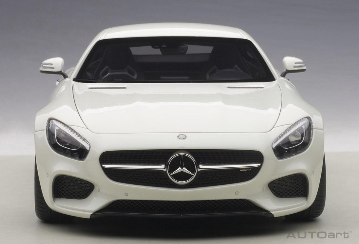 AutoArt 1/18 Mercedes-AMG GT S, Designo White Bright