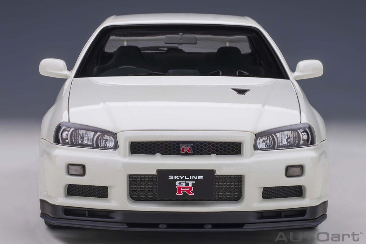 AutoArt 1/18 Nissan Skyline GT-R (R34) V-Spec II, White Pearl