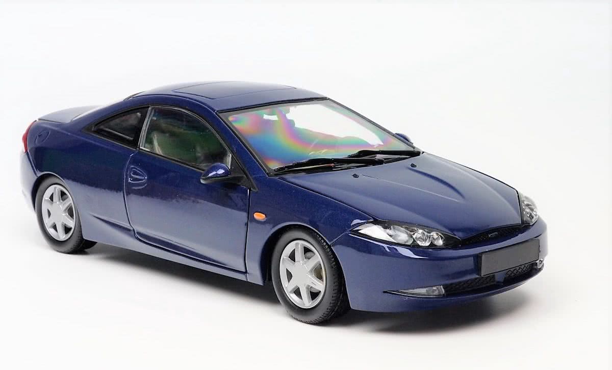 Action Ford Cougar Blauw 1:18