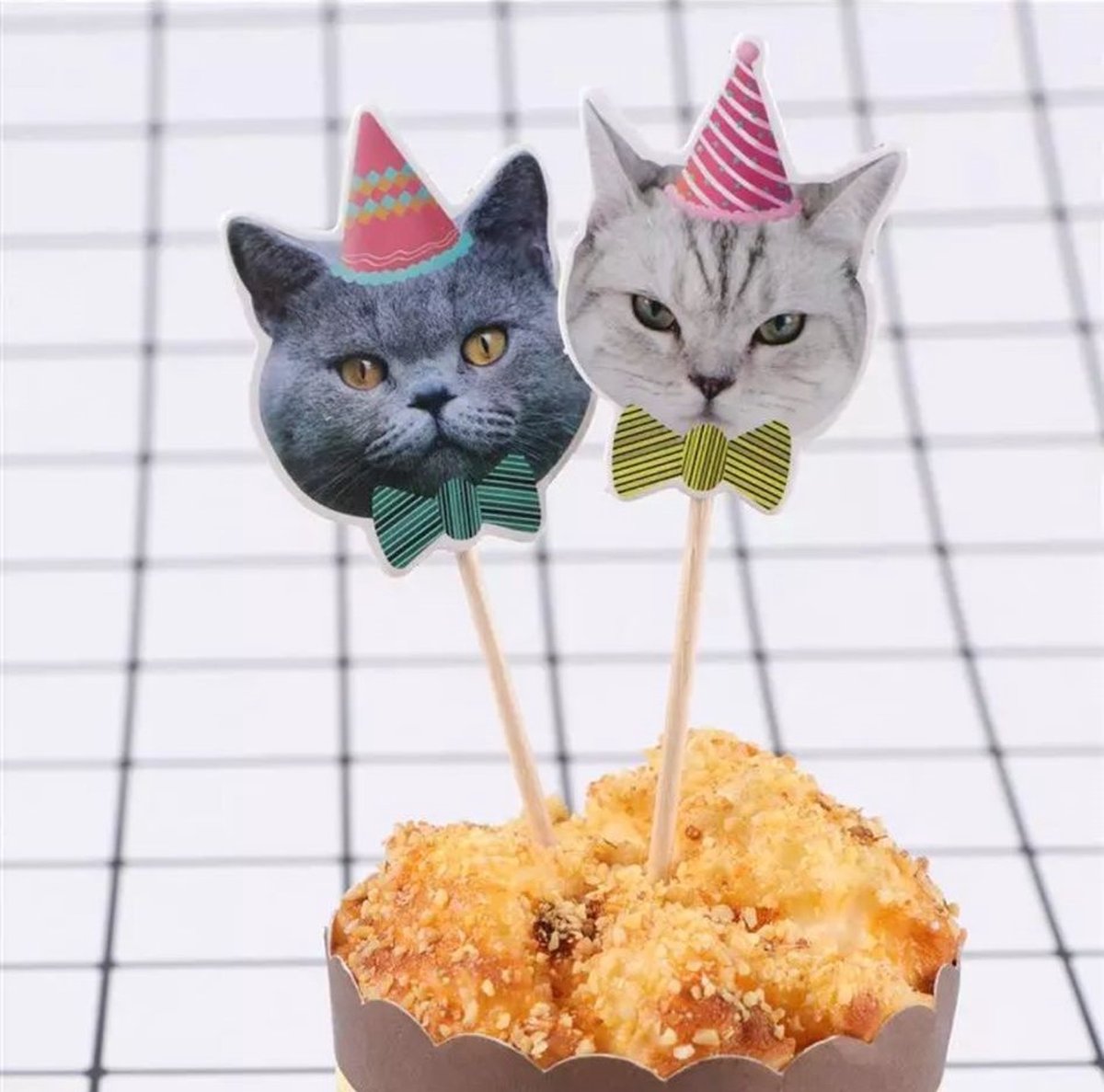 Akyol - katten prikkers – katten cocktailprikkers -verjaardag prikker -  - poes - cup cake katten -  prikker kat - Dieren- 10 stuks - cake - taart - verjaardag cup cake topper katten - cocktail prikker - cocktailprikker kat – dier -verjaardag topper