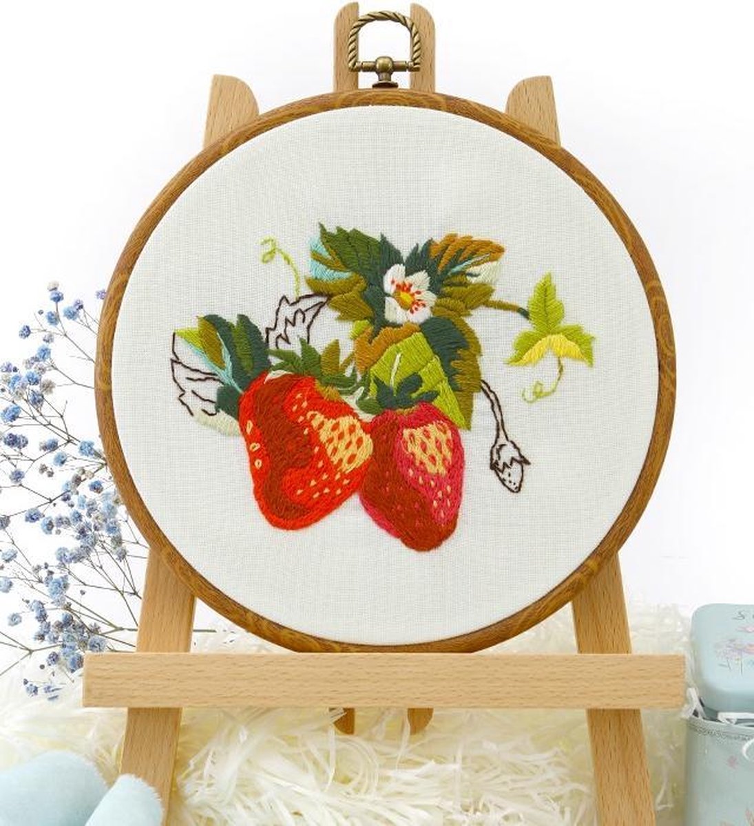 Borduurpakket Strawberry - Embroidery (Aardbei) VRIJ BORDUREN, GEEN KRUISSTEEK