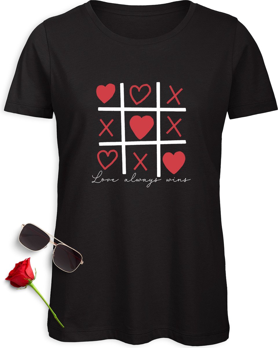 Love t shirt - Love Always Wins t-shirt - Dames t shirt - T shirt met print opdruk - Verkrijgbaar in maten: S M L XL XXL - T-shirt kleuren: Wit en Zwart.