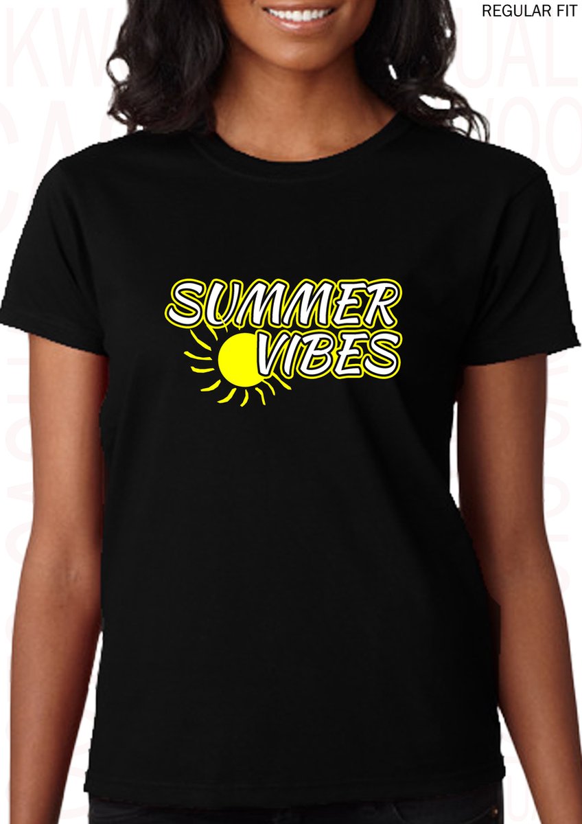 SUMMER VIBES damesshirt – Maat XS - Zwart - Korte mouwen - Ronde hals - Regular Fit - Original Kwoots - Cadeau - Laat de zomer maar beginnen