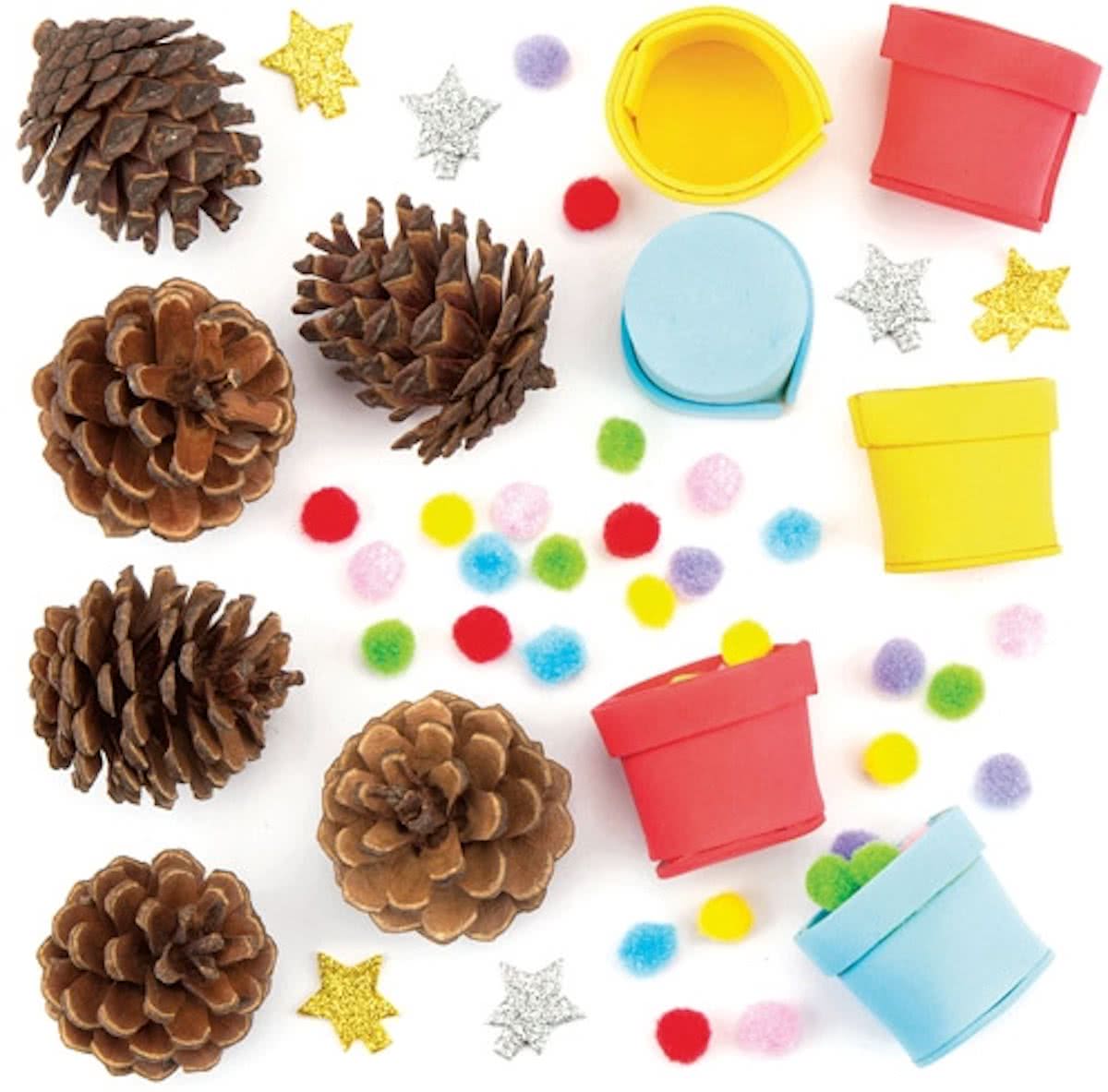 Sets met dennenappels en pompons voor de kerstboom. Leuke knutsel- en decoratiesets voor de kerst voor jongens en meisjes (6 stuks per verpakking)