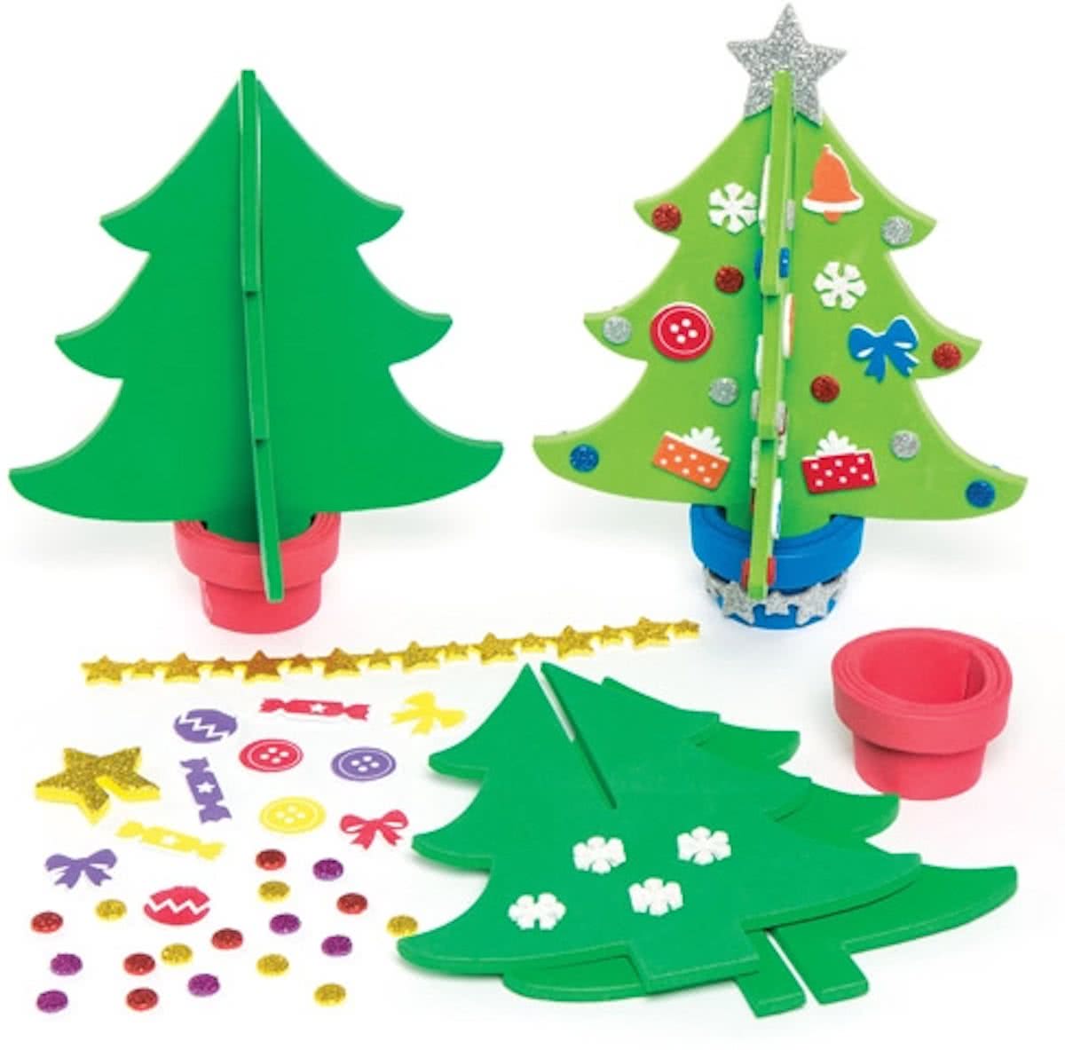 Sets met foam 3D-kerstbomen die kinderen kunnen maken en versieren (verpakking van 4).