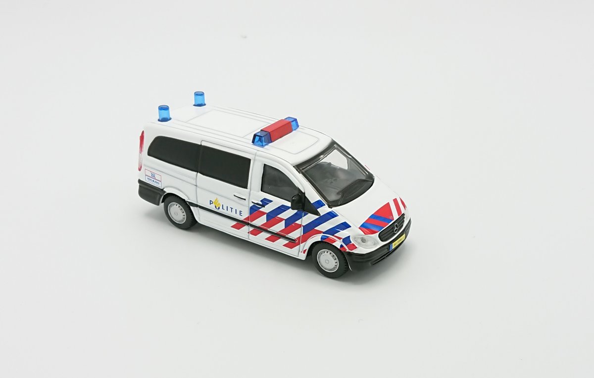 Bburago - politie - Mercedes Benz - Vito - schaal 1:50 - wit