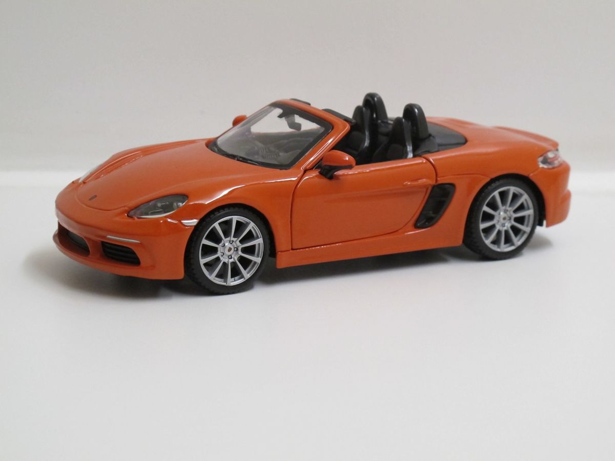 Bburago 1/24 Porsche 718 Boxster