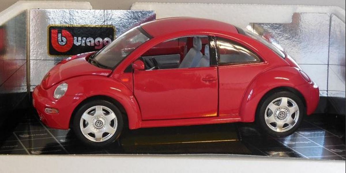 Volkswagen New Beetle 1998 1:18 Bburago Rood 3342