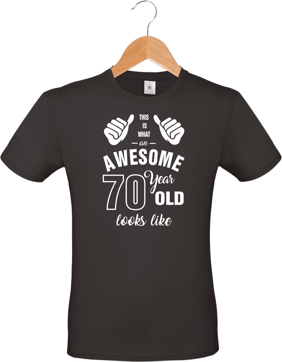 Awesome 70 year - 70 jaar cadeau - unisex T-shirt - verjaardag - zwart - maat L