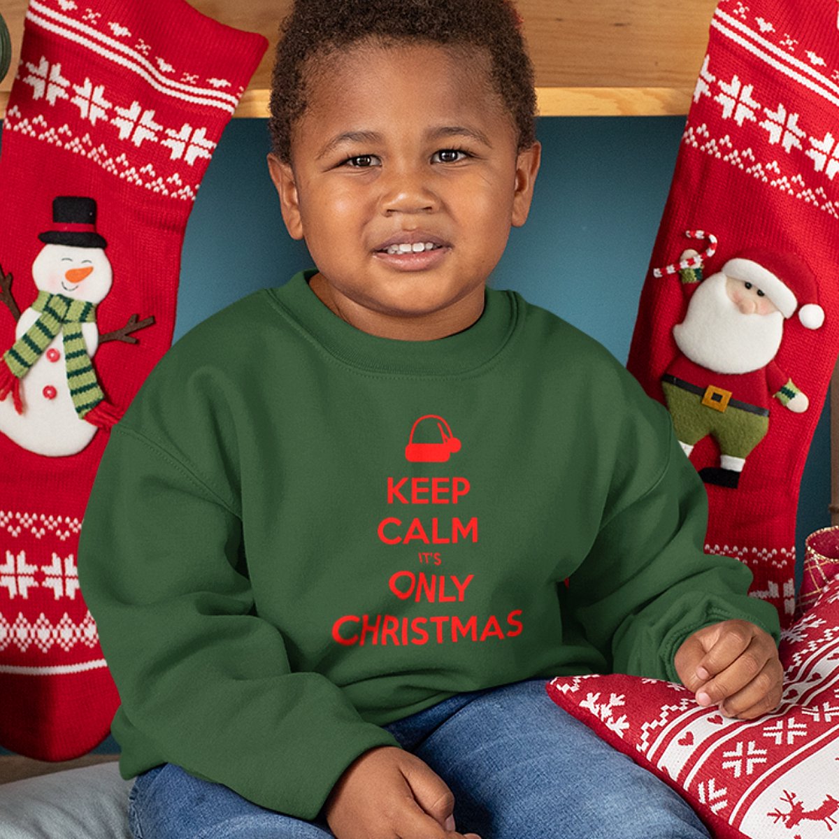 Kersttrui Groen Kind - Keep Calm Its Only Christmas Red (5-6 jaar - MAAT 110/116) - Kerstkleding voor jongens & meisjes