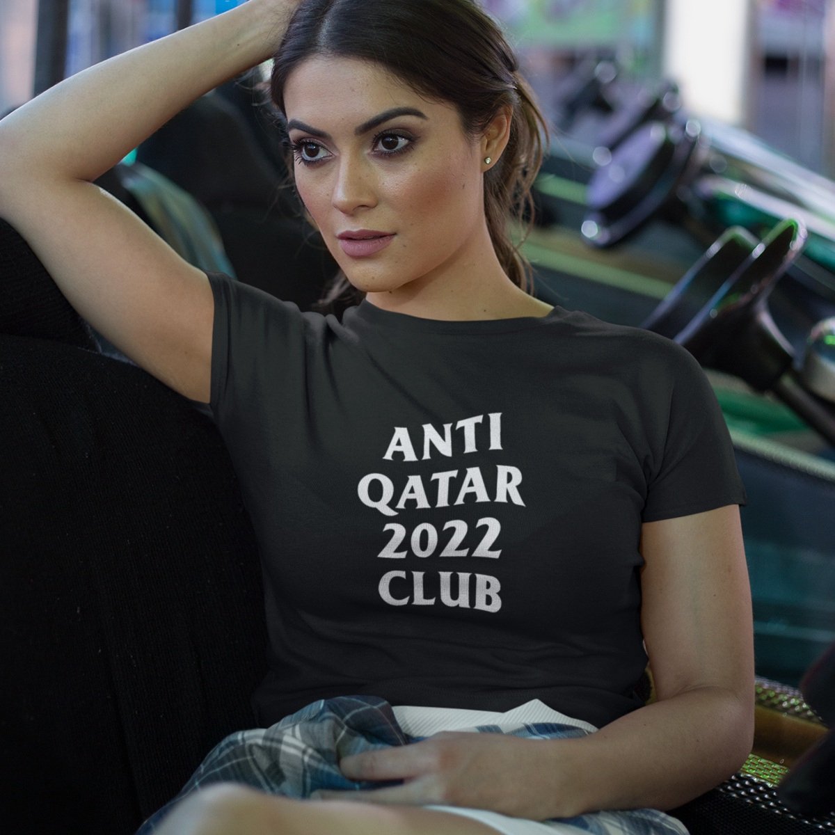 WK T-shirt - Anti Qatar 2022 Club - Zwart Dames (MAAT L) - WK Feestkleding