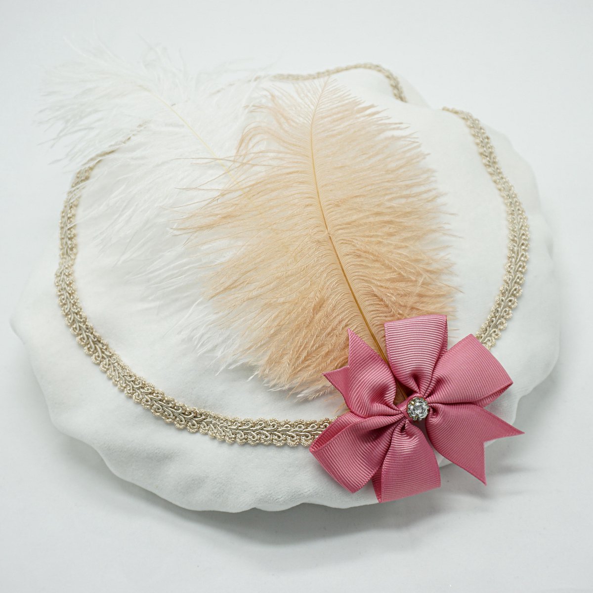 Luxe Pietenmuts – Pieten muts - Pieten baret - Sinterklaas –  Sinterklaas accessoire – Luxe - Fluweel – Wit – Goud - Bows and Flowers