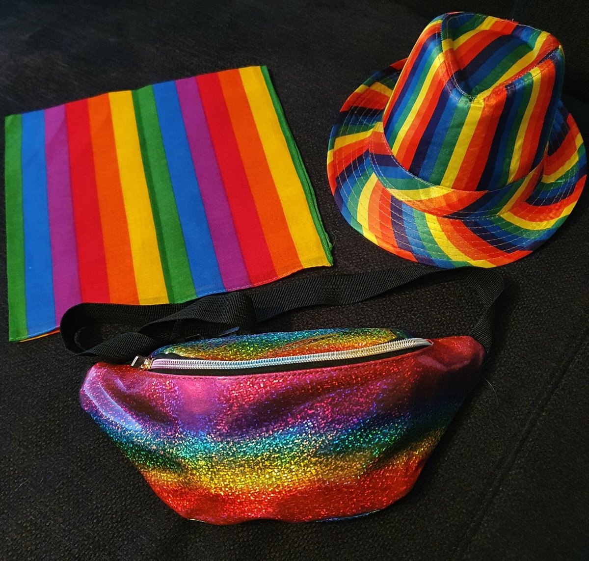 Setje van 3 stuks - Pride Bandana - Gleuf Hoedje en Heuptasje - Regenboog Set - Set LHBTIQA+ - Set Rainbow - Set Canalpride - Set Amsterdam