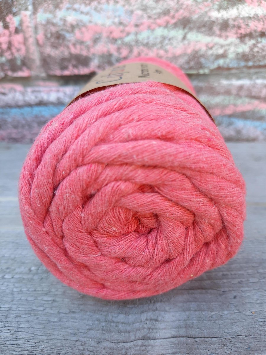 Macrame garen - Pomegranate - 4 mm -55m-250gr-Gerecycled katoen - Uitkambaar