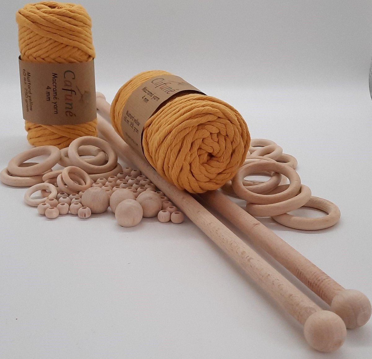 Macrame pakket - DIY set - 2xMacrame Garen - Houten stok - Houten ringen - Houten kralen