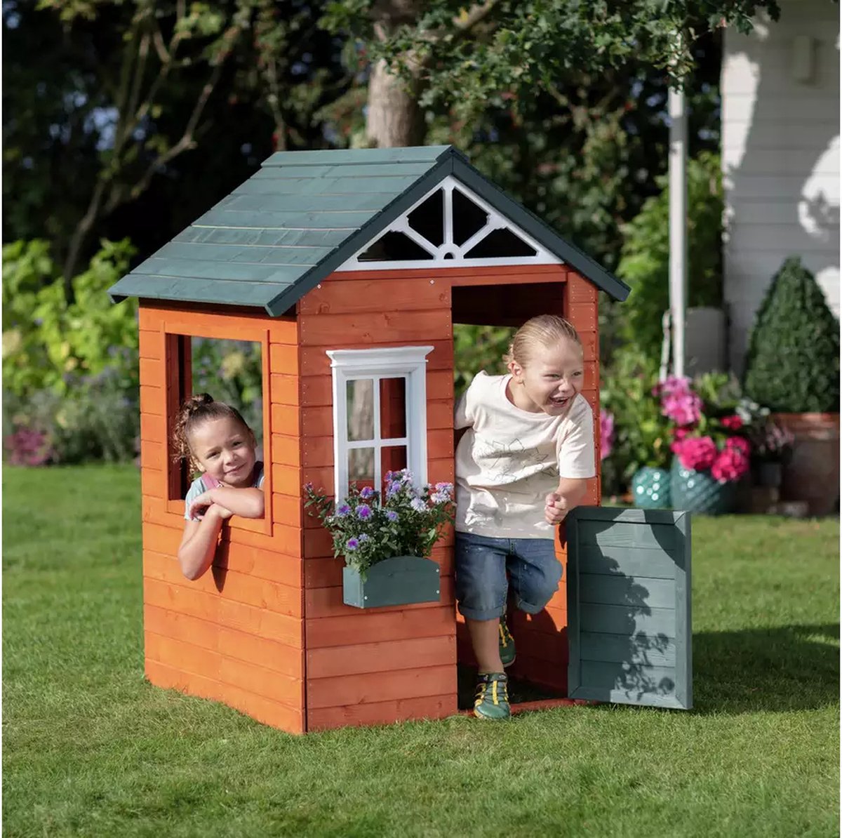 Chad Valley houten speelhuisje 134cm voor de tuin Tuinhuisje