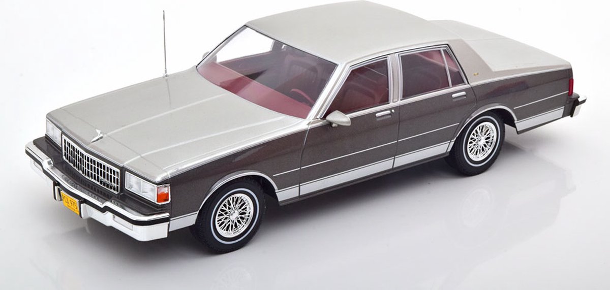 Chevrolet Caprice Limousine 1987 Grijs Metallic 1-18 MCG Models