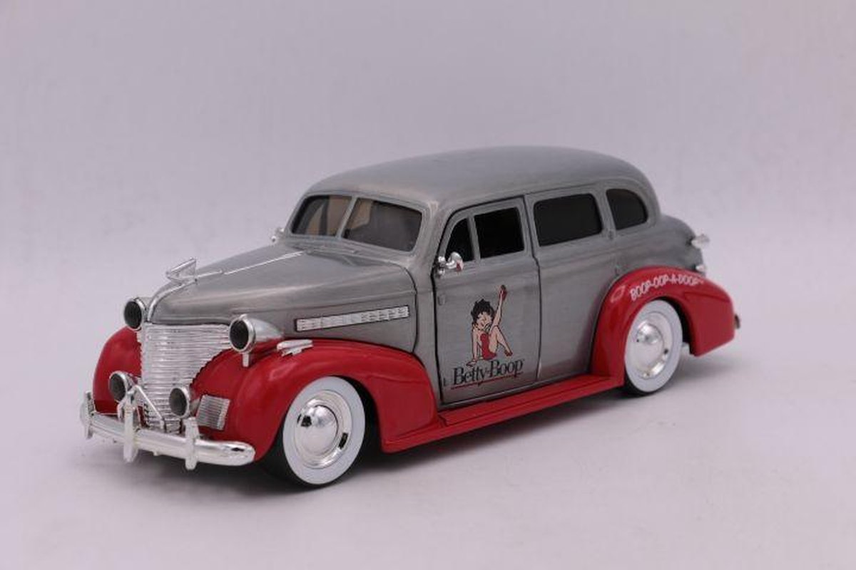 Chevrolet DeLuxe 1939 Betty Boop