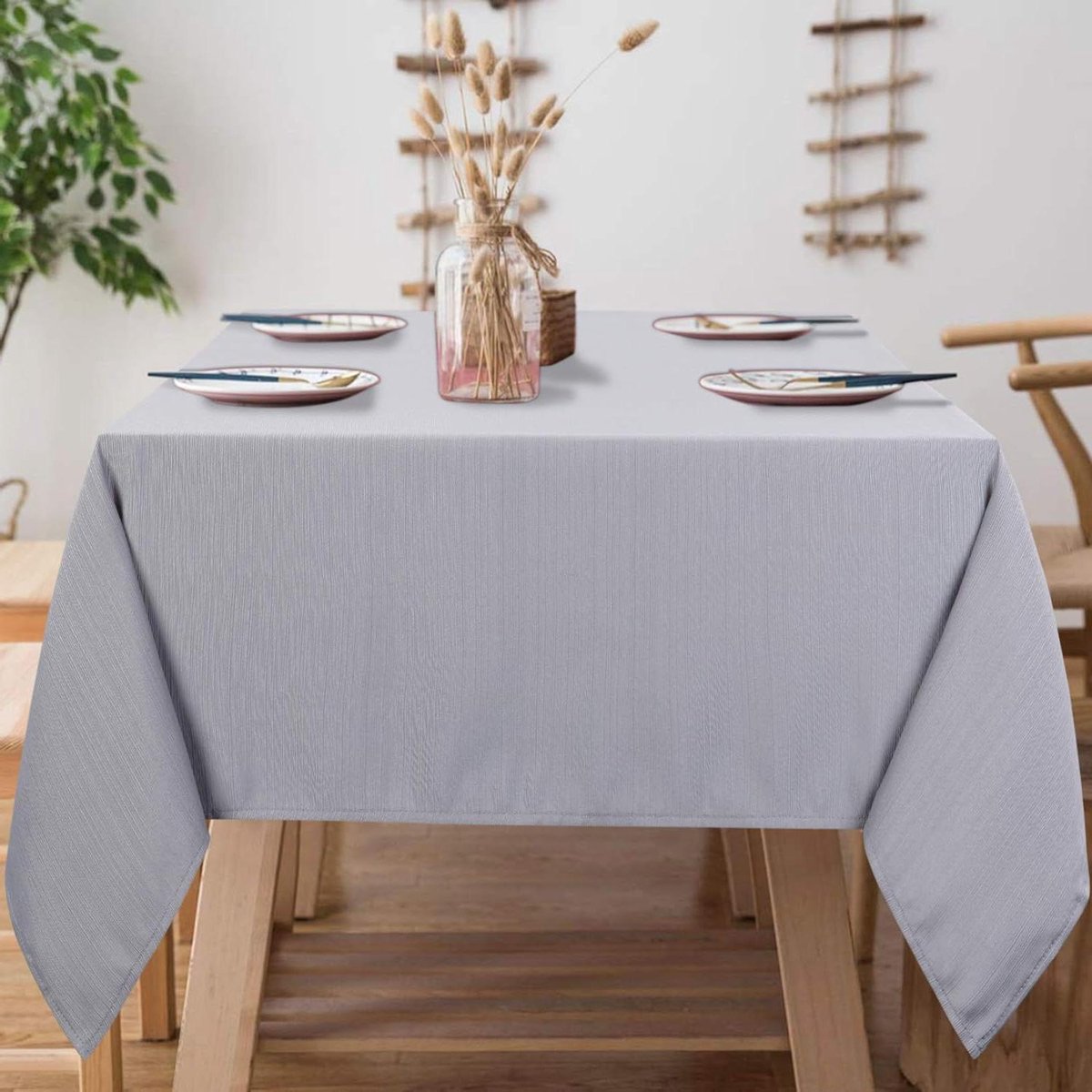   - Groot Tafelkleed Grijs 55 x 108 Inch voor Binnen en Buiten Gebruik. Makkelijk Schoon te Vegen en Wasbaar. Bestand tegen Kreuken en Water.