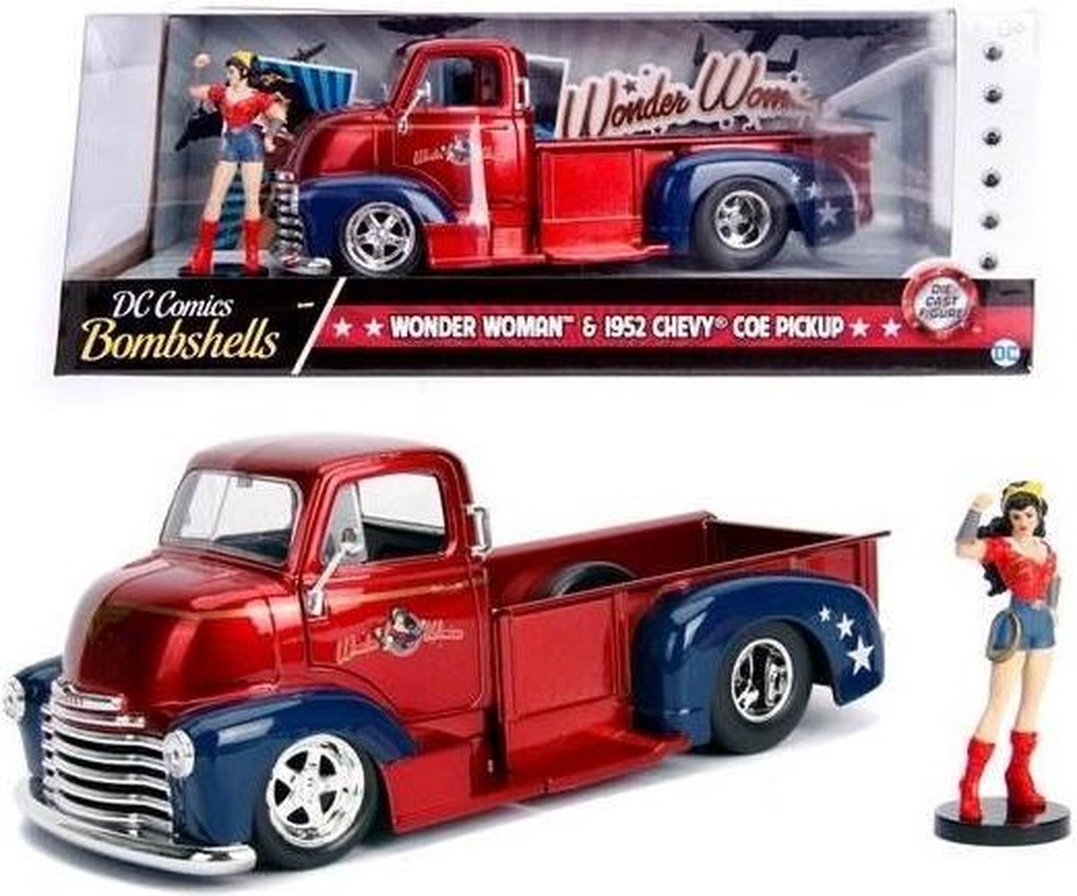 DC COMICS - Bombshells Wonder Woman 1952 Chevy Coe Pickup - 1:24