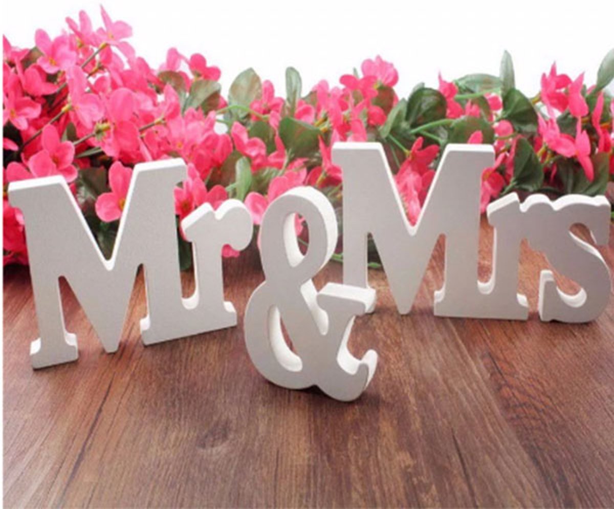 Mr and Mrs letters wit (set)