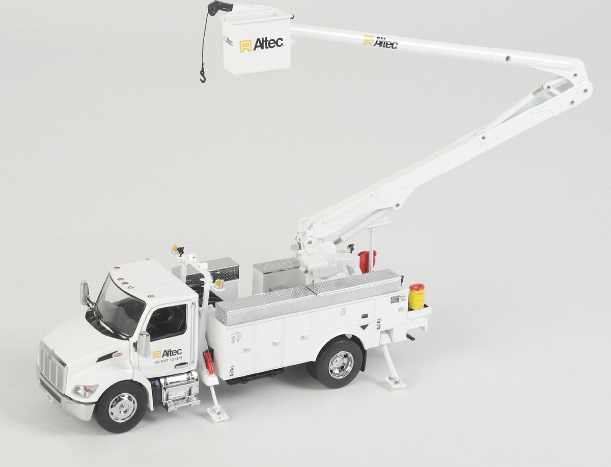 Peterbilt Model 536 met Altec AA55 werkplatvorm - Service Truck - 1:32 - Diecast Masters - Transport Series