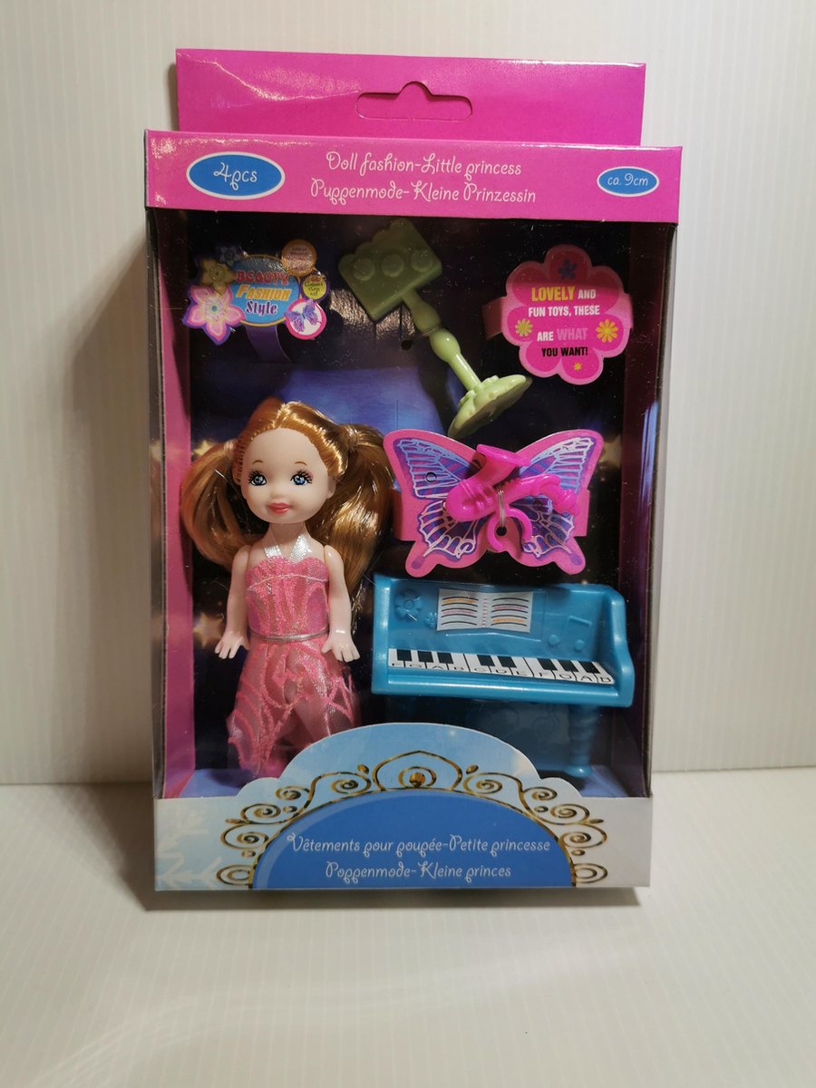 Modepopje Kleine princes Roodblond Haar Muziekset met Piano, saxofoon en muziekstatief