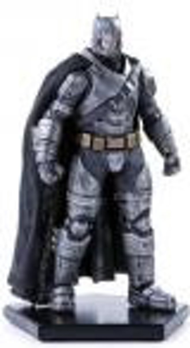 Iron Studio - Batman vs Superman Dawn of Justice: Armored Batman 1:10 scale