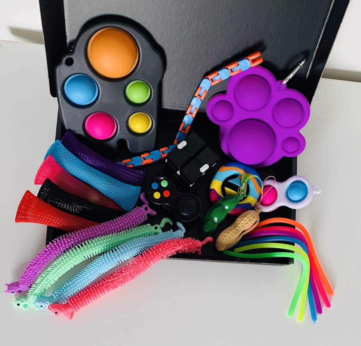 Fidgetbox - Pakket met 24 Fidget Toys - Pop It - Noodles - Pinda