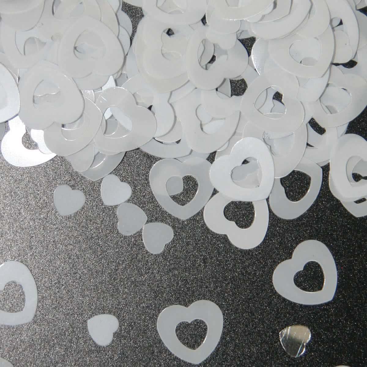 Tafeldecoratie / sierconfetti Witte Hartjes