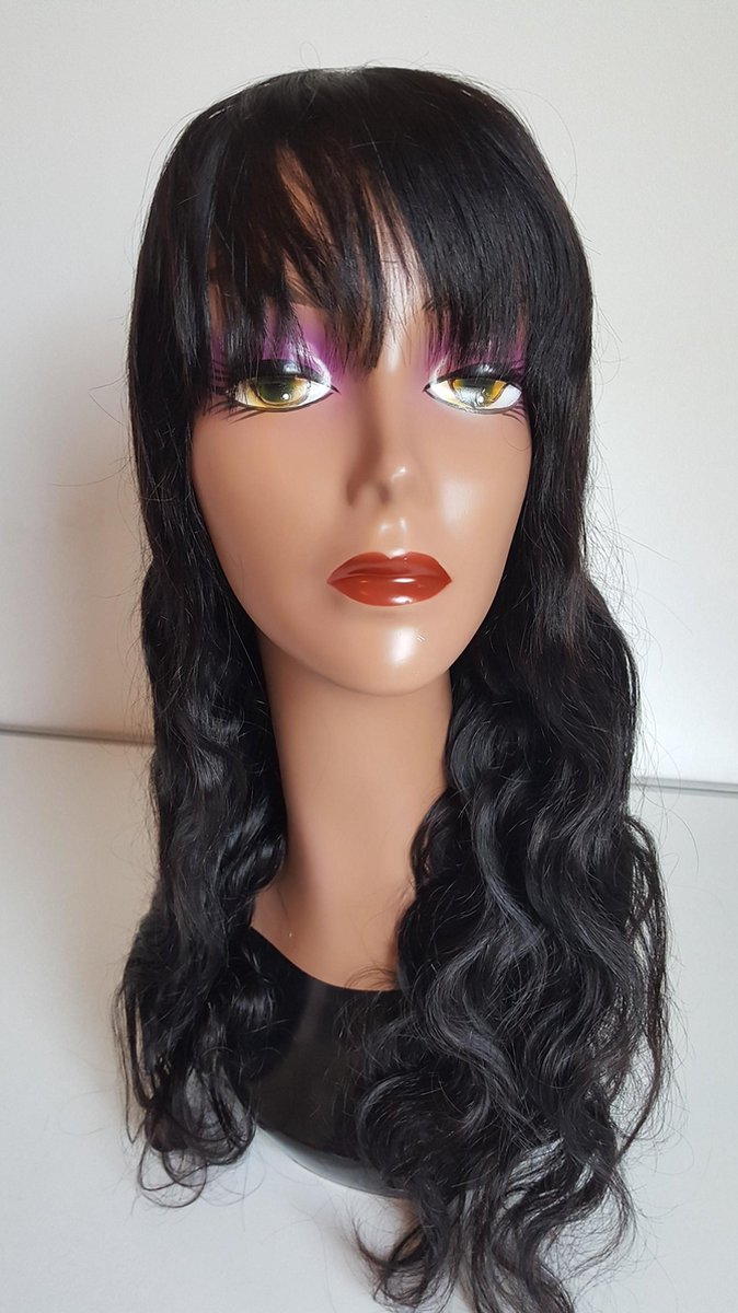 Braziliaanse Remy haren pruik 22 inch - donkerbruine golf haren met pony - Braziliaanse pruik - real human hair - echt menselijke haren - none lace wig 180% dichtheid.