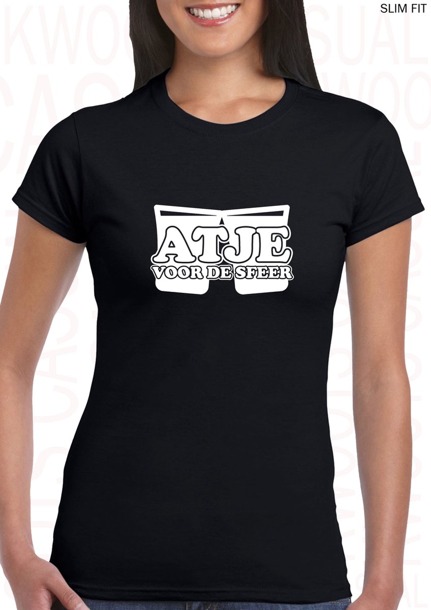 ATJE VOOR DE SFEER dames shirt - Zwart - Maat XL - korte mouwen - grappige teksten - leuke shirtjes - humor - quotes - kwoots - kado - cadeau - Sfeermaker - Gezelligheid kent geen tijd - Getailleerd