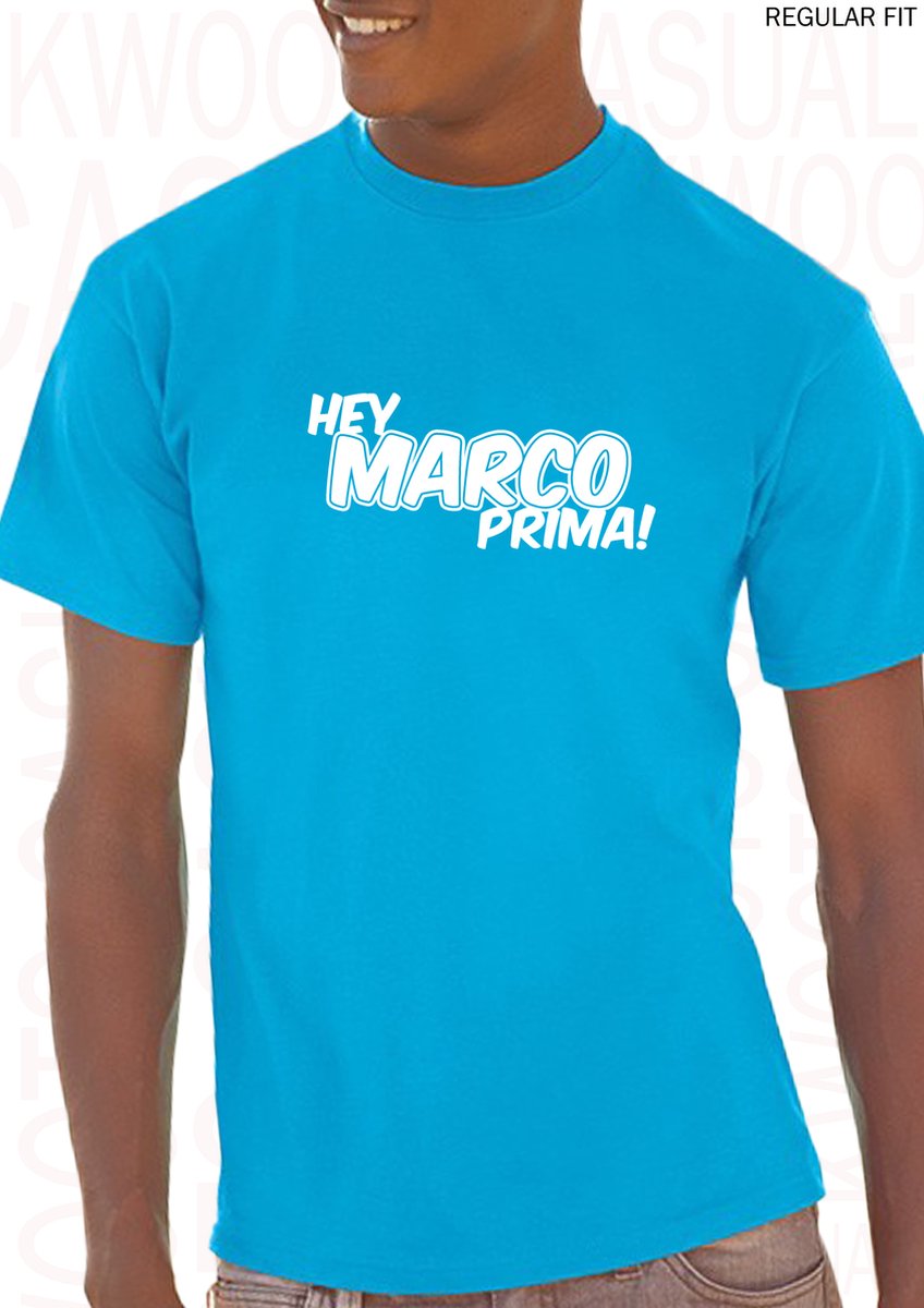 HEY MARCO PRIMA! herenshirt – Maat M - Azuurblauw met wit - Korte mouwen - Ronde hals - Regular Fit - Grappige teksten - Original Kwoots - Humor - Tekst shirt - Cadeau - TikTok