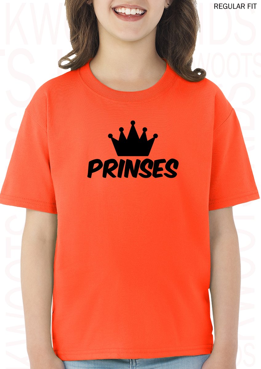 PRINSES kids t-shirt - Oranje met zwart - Maat 104 - Korte mouwen - Ronde hals - Regular Fit - Grappige teksten - Leuke shirts - Humor - Quotes - Kwoots - Cadeau - Koningsdag - Wij houden van oranje