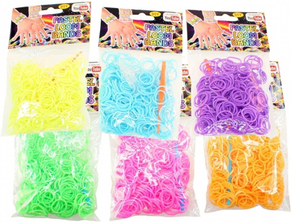 Loom bandjes SUPER ACTIE. 8 zakjes van 200 stuks, met 16 kleuren. 2 kleuren per zakje. Nu met gratis haaknaalden en vaste loom.