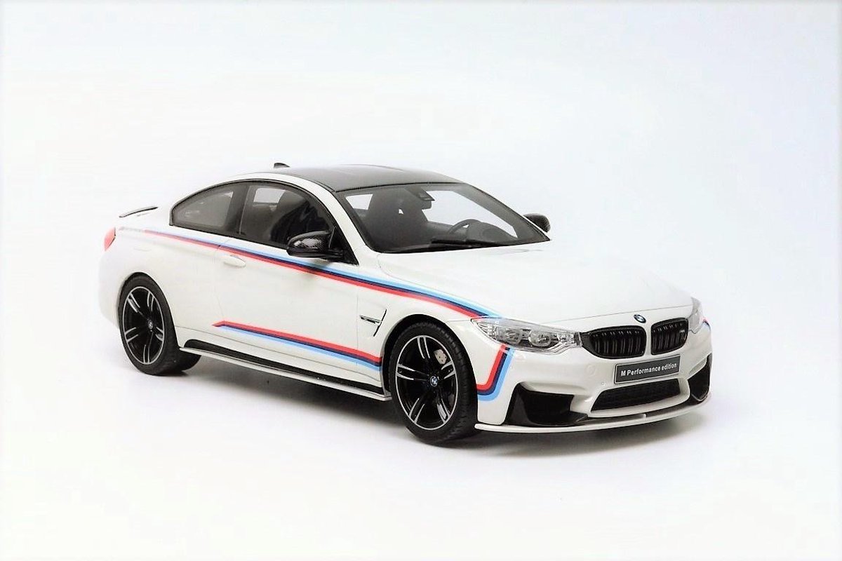 GT Spirit BMW M4 E92 Pack Performance 2007 Wit 1:18 - Zo goed als nieuw