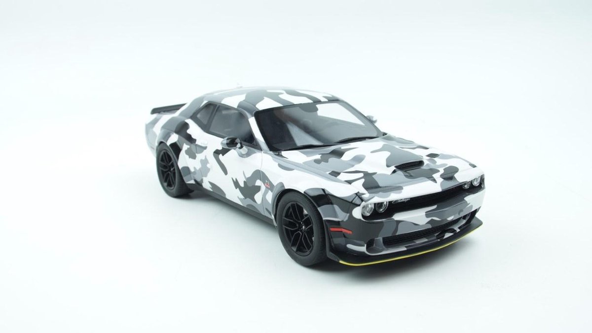 GT Spirit Dodge Challenger R/T Scat Pack Widebody Camouflage 1:18 - Nieuw