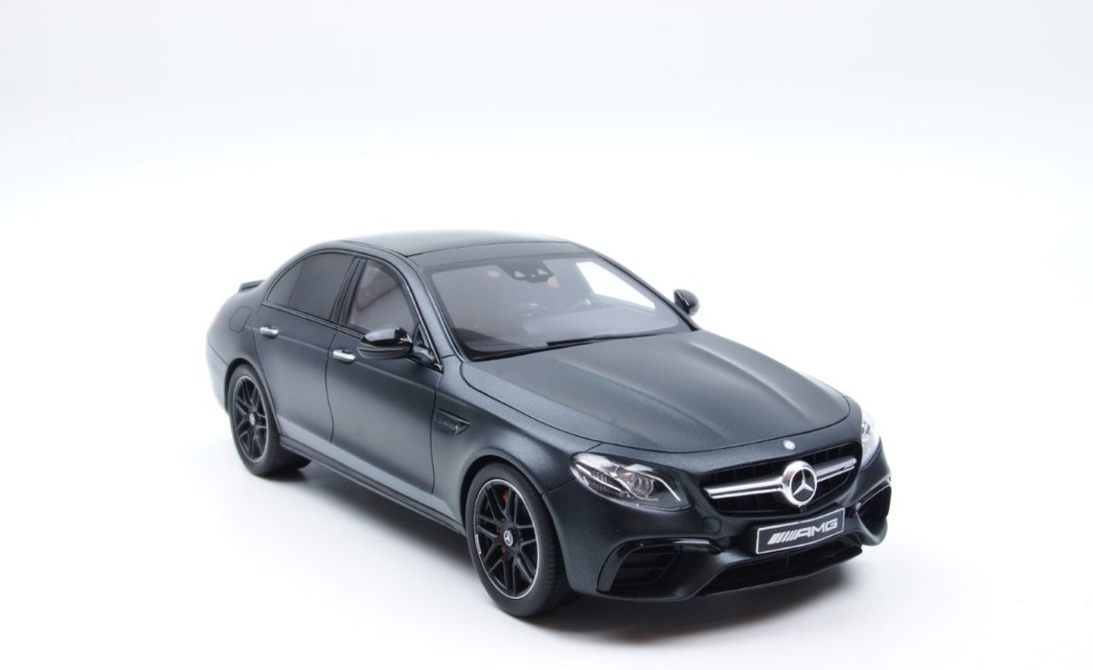 GT Spirit Mercedes-Benz E63 S Edition Grijs 1:18