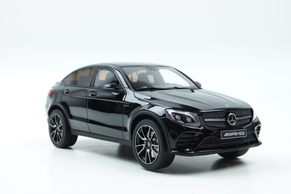 GT Spirit  Mercedes-Benz GLC AMG 43 Coupé  (C253) Obsidian Zwart 1:18