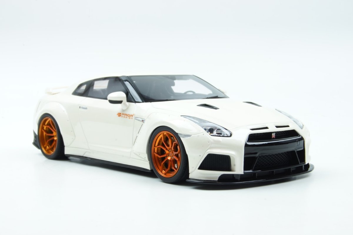 GT Spirit Nissan GT-R Prior Design (R35) Wit 1:18 Asia Special edition