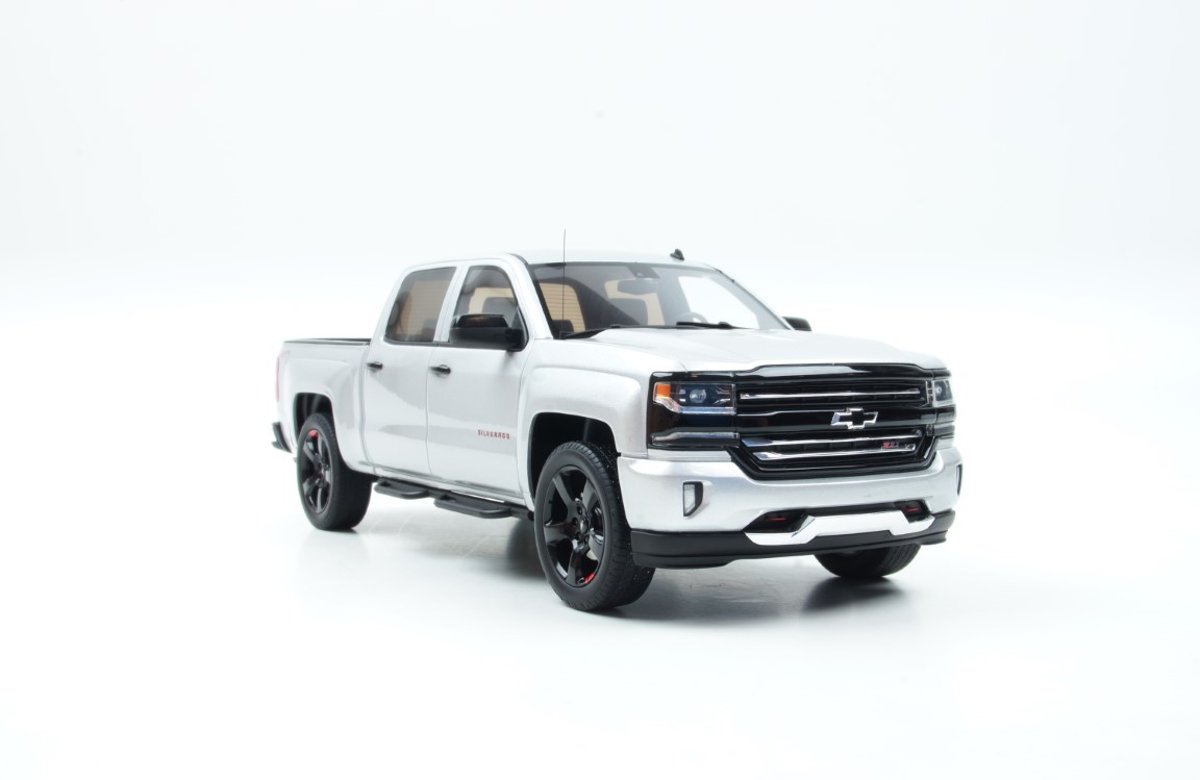 GT spirit Chevrolet Silverado Redline Edition 2018 Ice Zilver 1:18