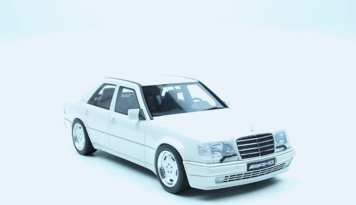 Otto Mobile Mercedes-Benz E60 AMG (W124) Wit 1/18